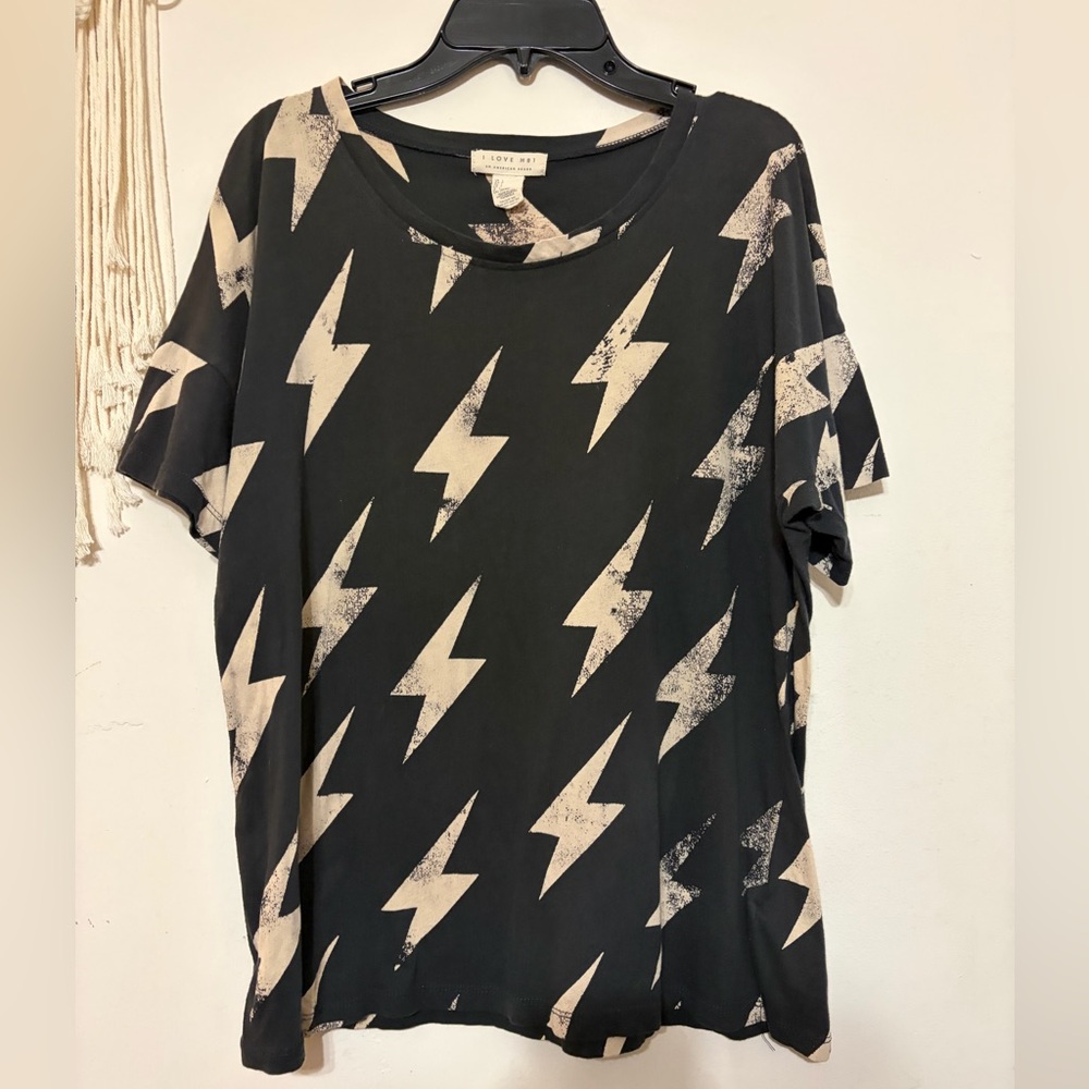 Hollister Black Short Sleeve Tee with Beige Lightning Bolt Print